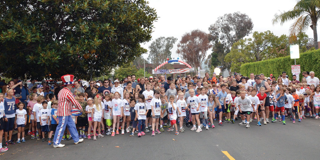 After the 5/10K race is underway, kids (10 and under line) line up for a half-mile race through the Huntington Palisades neighborhood. Photo: Shelby Pascoe