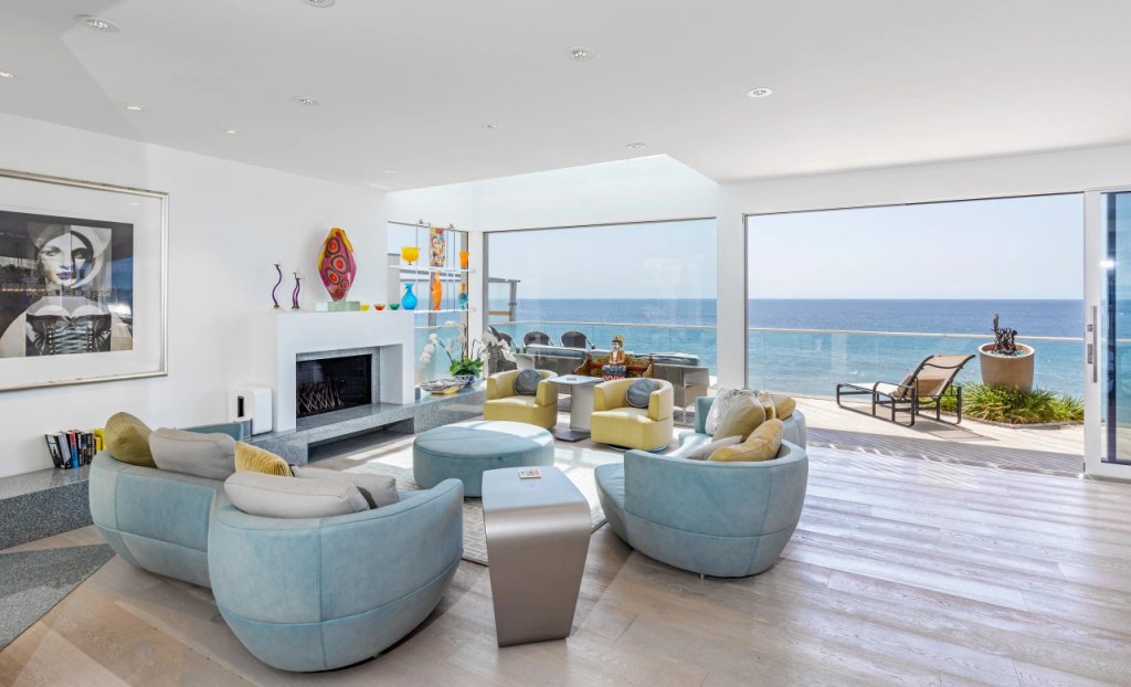 Robert De Niro's Iconic Malibu Beach Home Hits the Market for $21M -  Palisades News