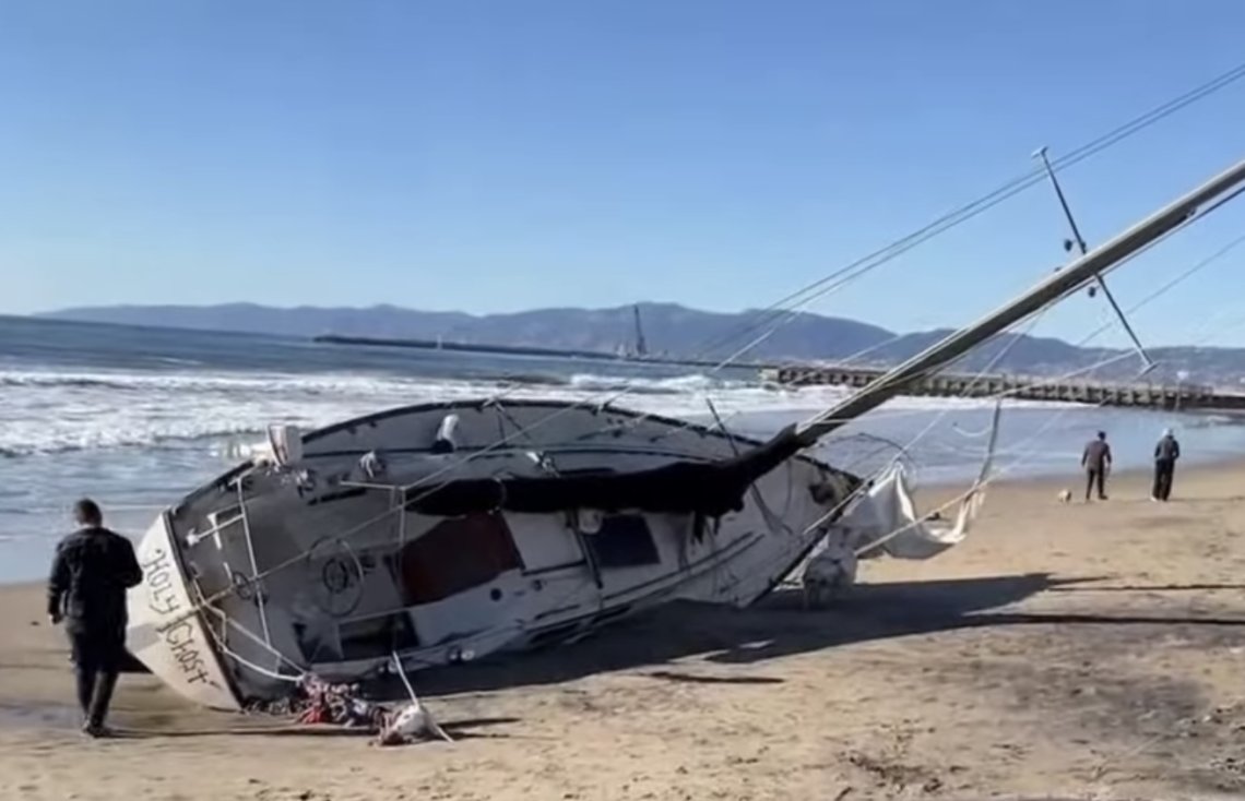 Sailboat Washes Up on Playa del Rey Beach - Palisades News