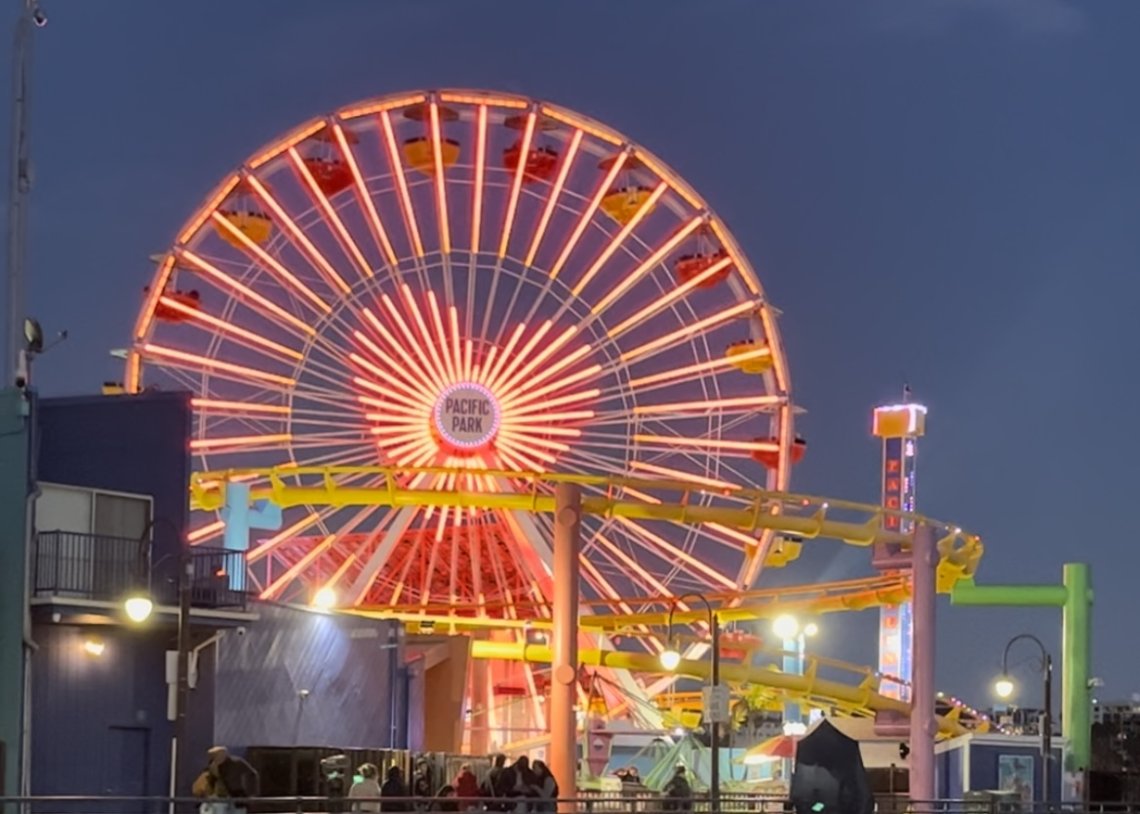 (Video) Hearts and Emojis Light Up Pier Ferris Wheel on Valentine’s Day ...